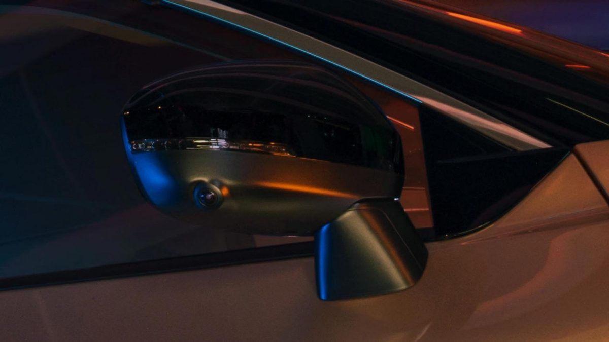 Nissan X-Trail e-POWER 2024 con espejos laterales eléctricos, abatibles manualmente con luces intermitentes / con función desempañante y abatibles Automáticos.